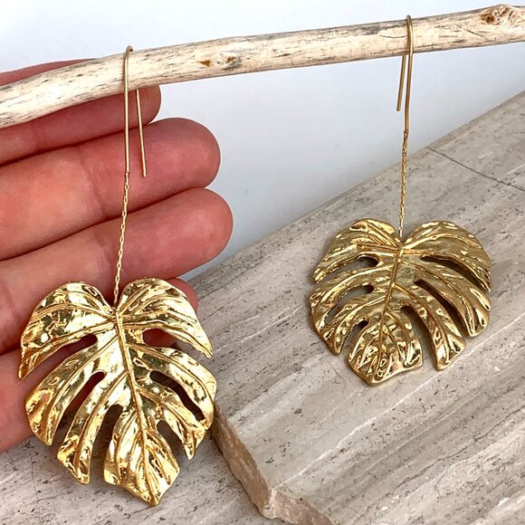 New ~ Anthropologie Large Monstera Leaf / Long Gold Dangle Earrings - Picture 10 of 13